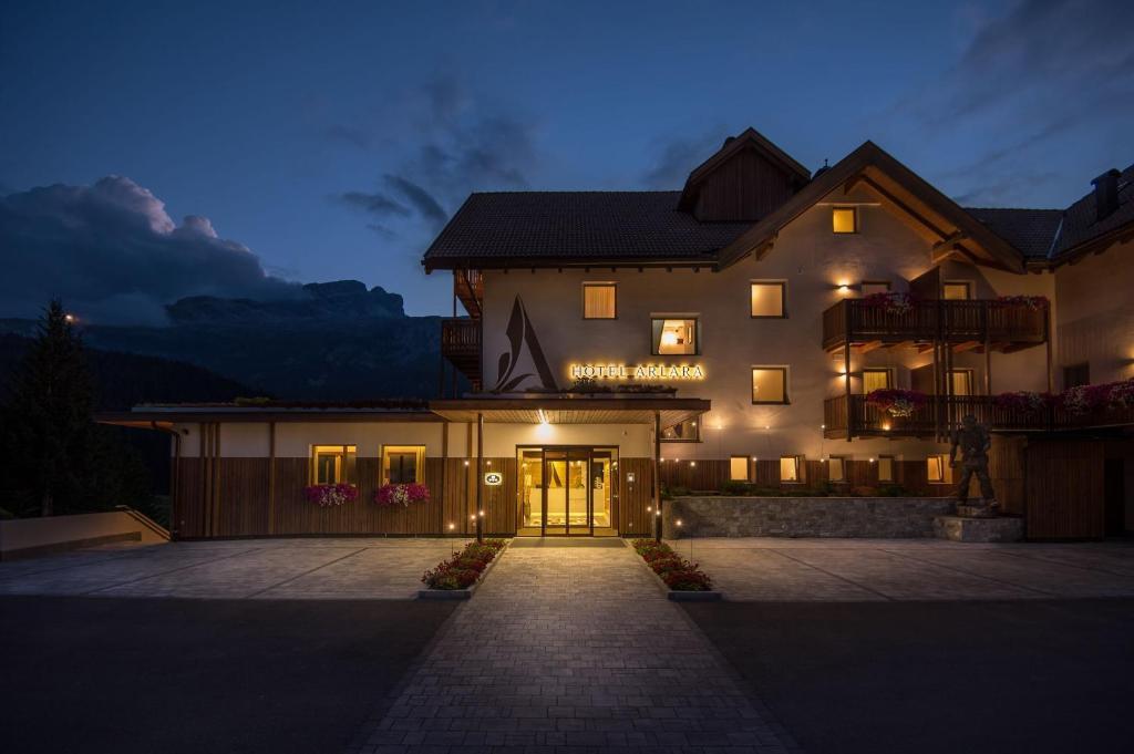 Hotel Arlara Corvara In Badia Ngoại thất bức ảnh